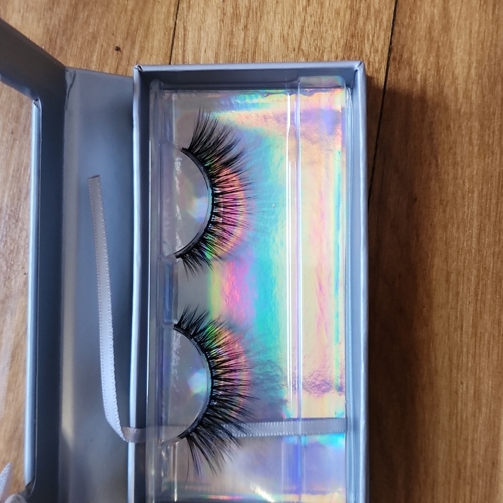 BNIB Pur Pro Eyelashes 3D Cruelty-free luxury.